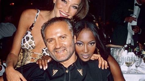 versace ucciso dalla moglie|Gianni Versace, il 15 luglio 1997 l’omicidio. 25 anni senza l .